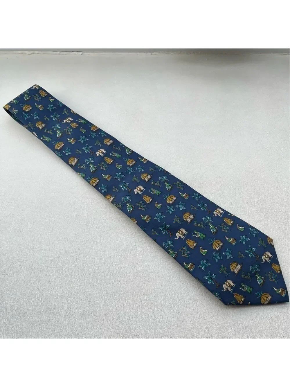SALVATORE FERRAGAMO Mens Elephant Palm Tree Hut Print Navy Blue Silk Tie